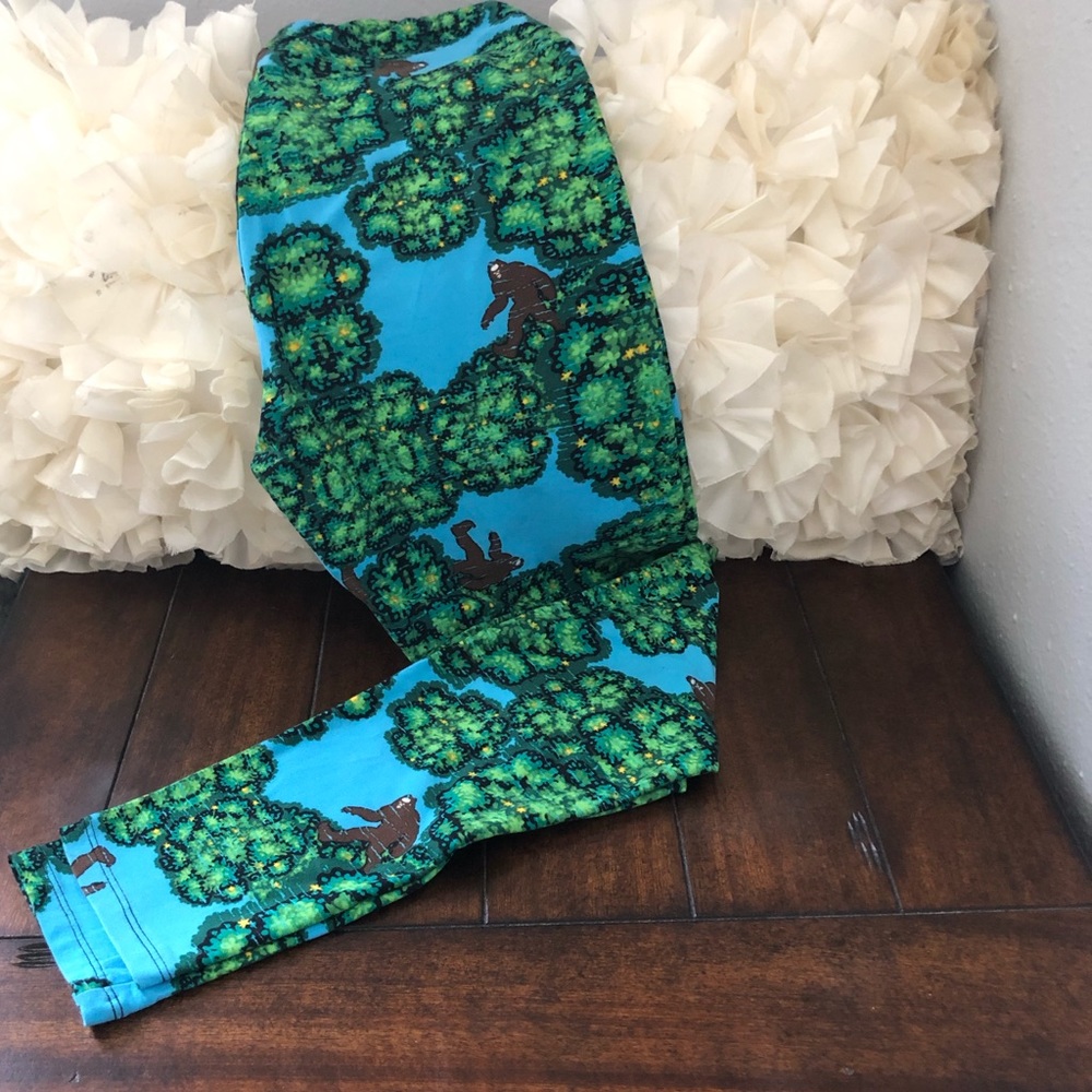 Lularoe O/S “Sasquatch” Leggings